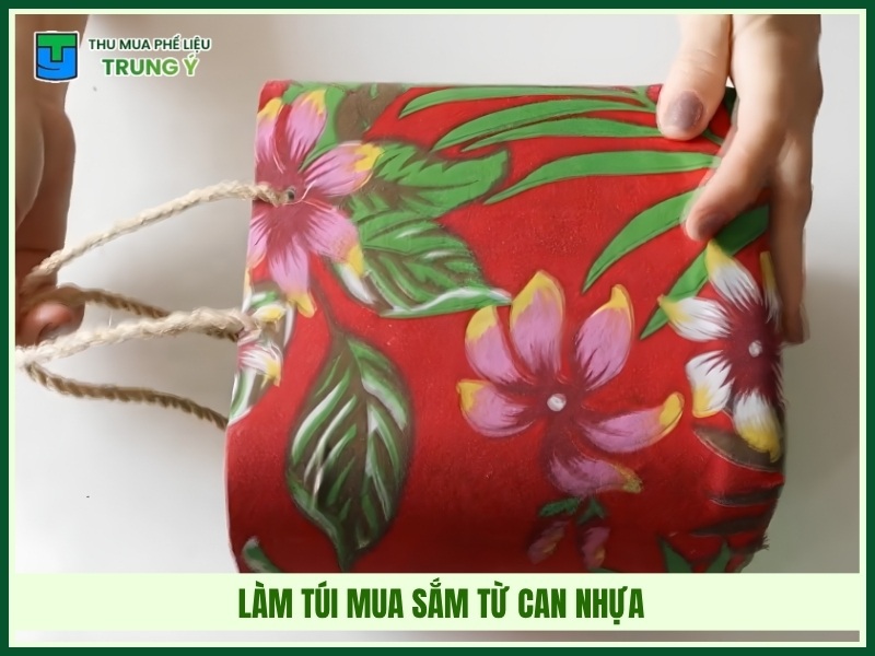 Làm túi mua sắm từ can nhựa
