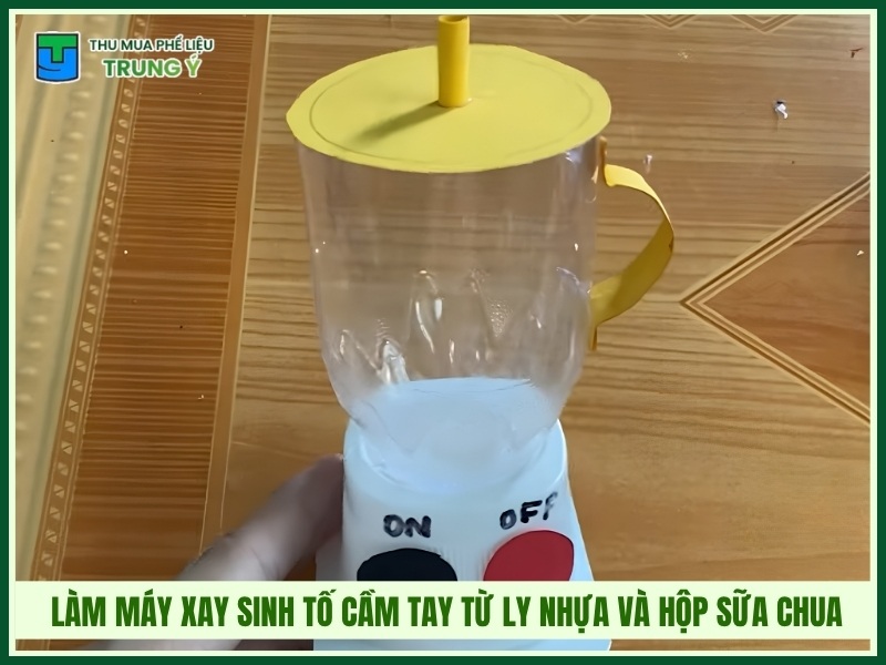 Làm máy xay sinh tố cầm tay từ ly nhựa và hộp sữa chua