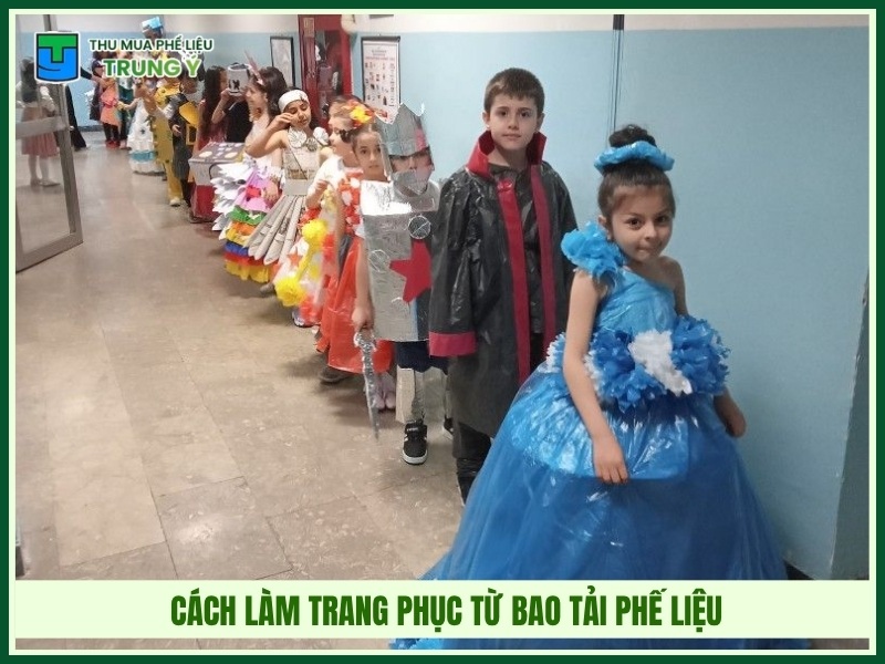 Cách làm trang phục từ bao tải phế liệu