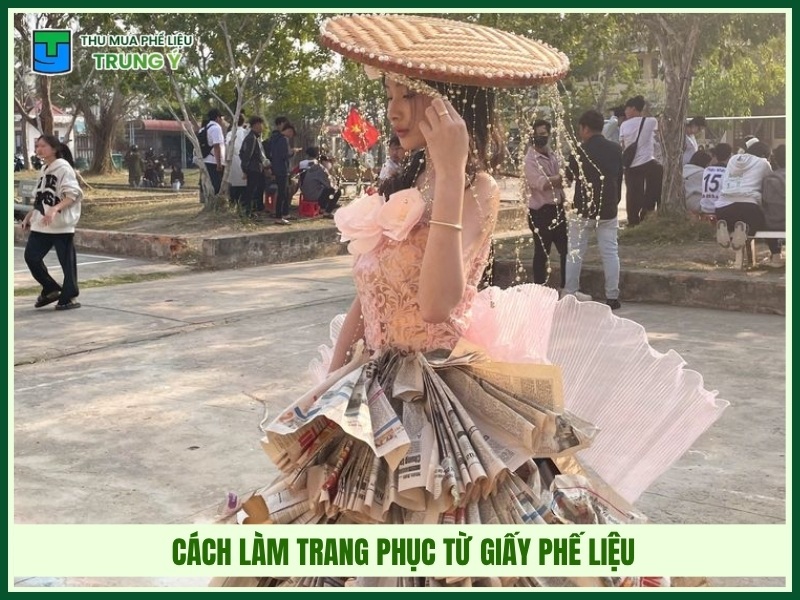 Cách làm trang phục từ giấy phế liệu
